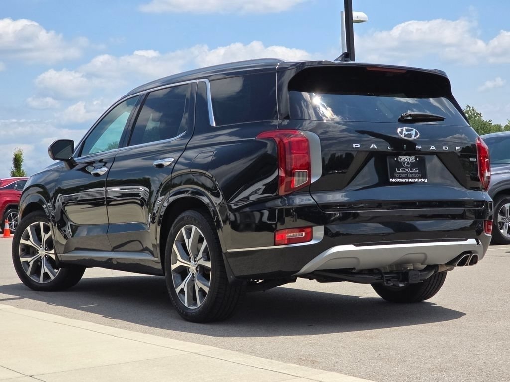 Used 2022 Abyss Black Pearl Hyundai Limited image 25