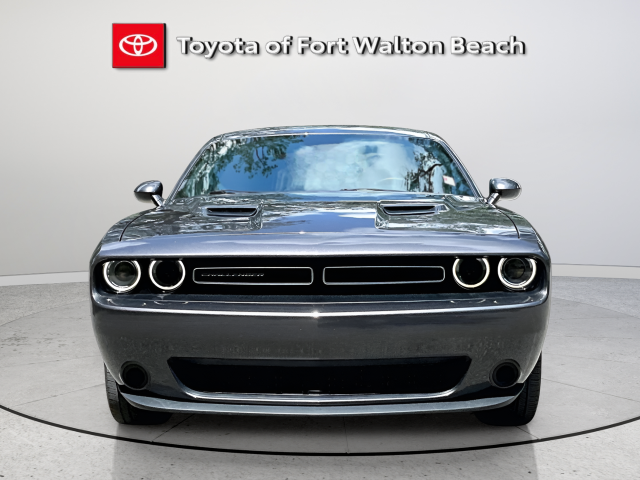 Used 2023 Gray Dodge SXT image 3