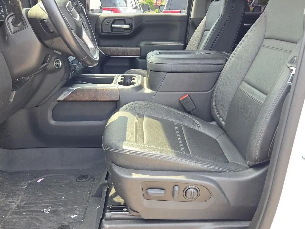 Used 2022 White GMC Denali image 24