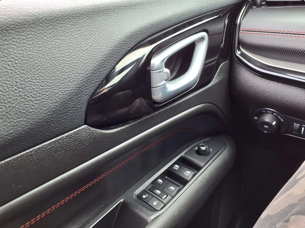 Used 2025 Silver Jeep Trailhawk image 18
