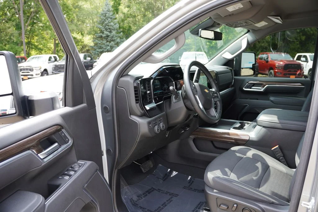 Used 2025 Sterling Gray Metallic Chevrolet LT image 15