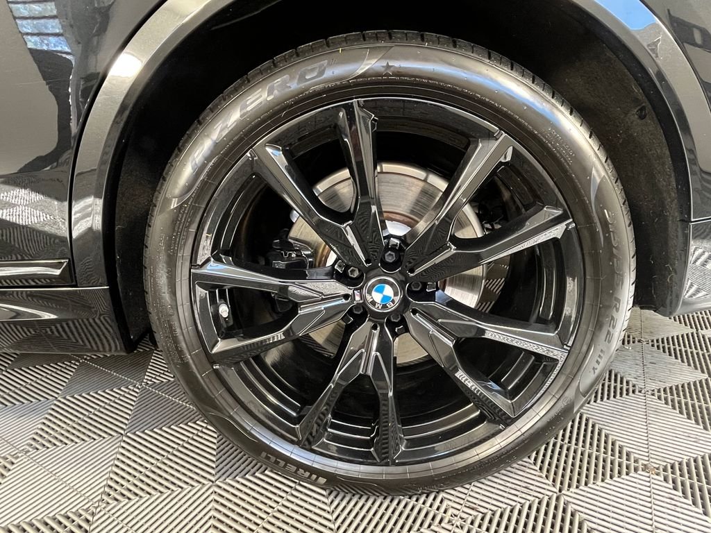 Used 2025 Black BMW xDrive40i image 14
