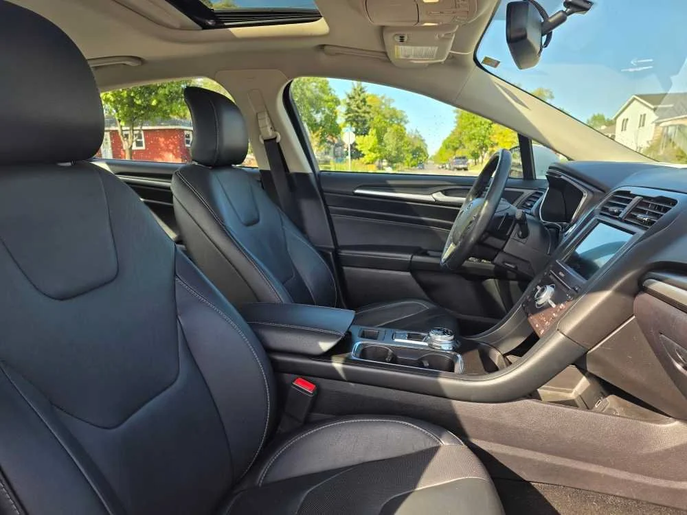 Used 2018 Oxford White Ford Titanium image 8