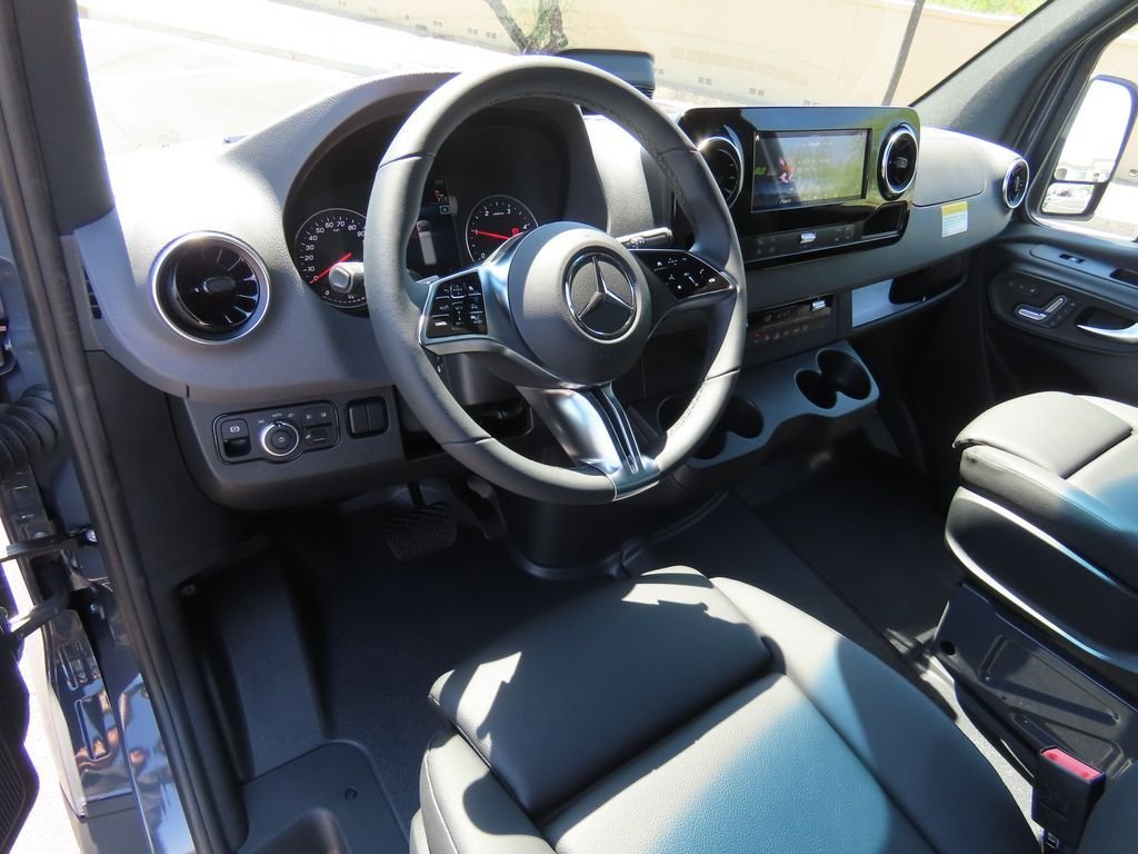 2025 Mercedes-Benz Sprinter Crew Van Base - Photo 11