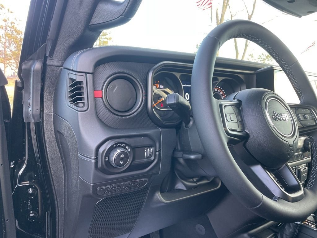 New 2026 Black Clear-Coat Exterior Paint Jeep Rubicon X image 19
