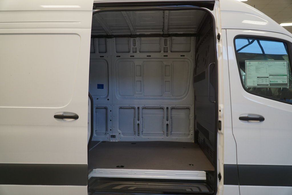 New 2025 Arctic+White Mercedes-Benz Cargo 170 WB image 26