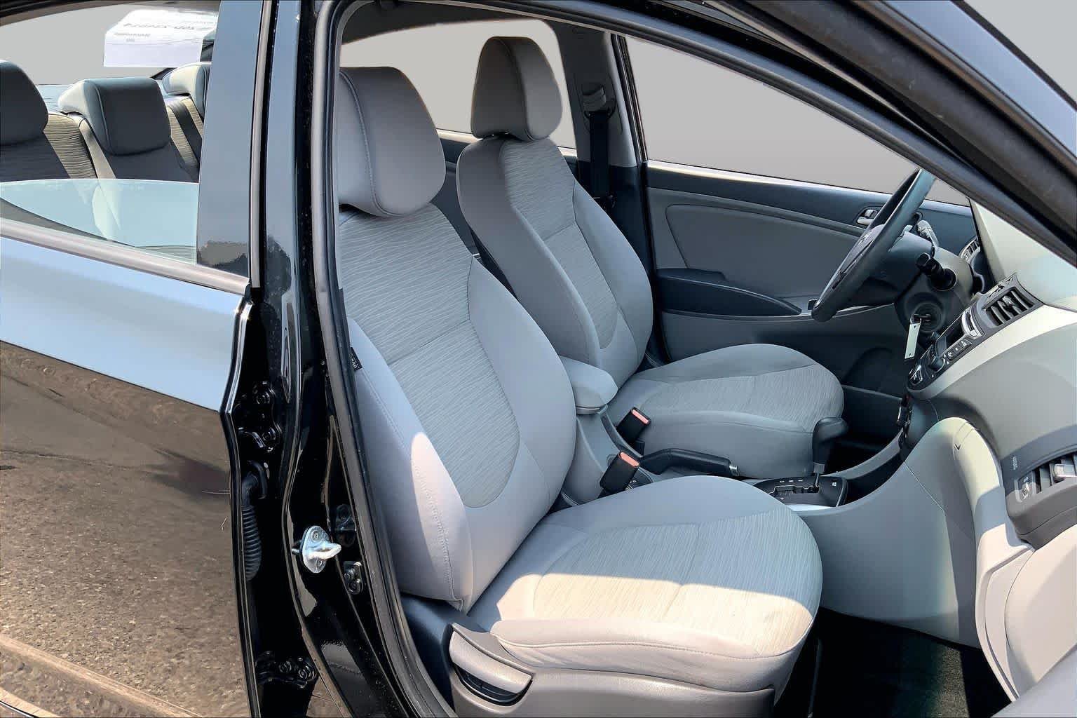 Used 2016 Ultra Black Pearl Hyundai SE image 8