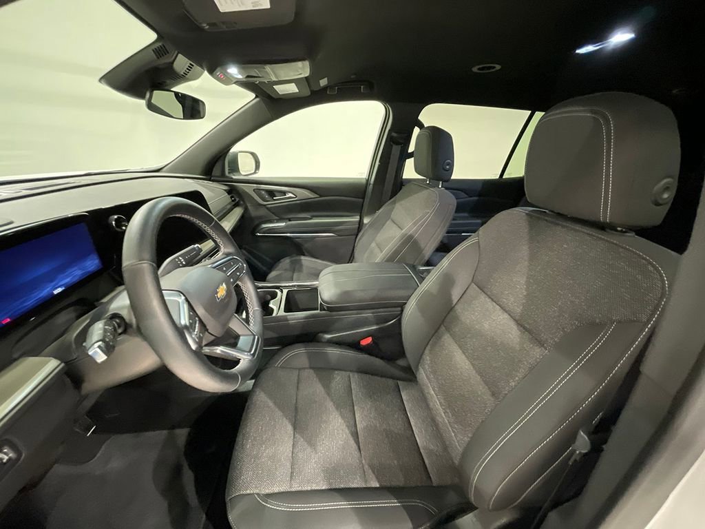 Used 2025 Summit White Chevrolet LT image 3