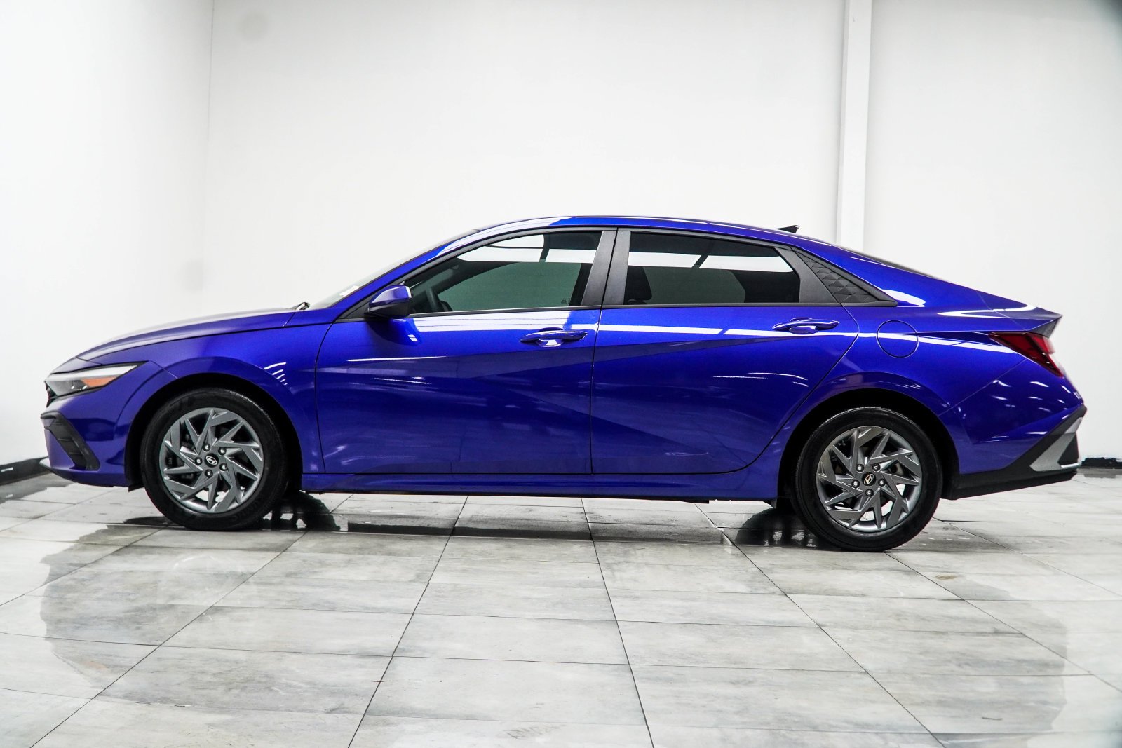 Used 2024 Blue Hyundai SEL image 11