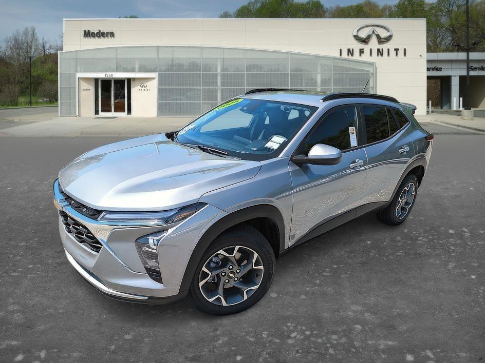 2025 Chevrolet Trax LT's photo