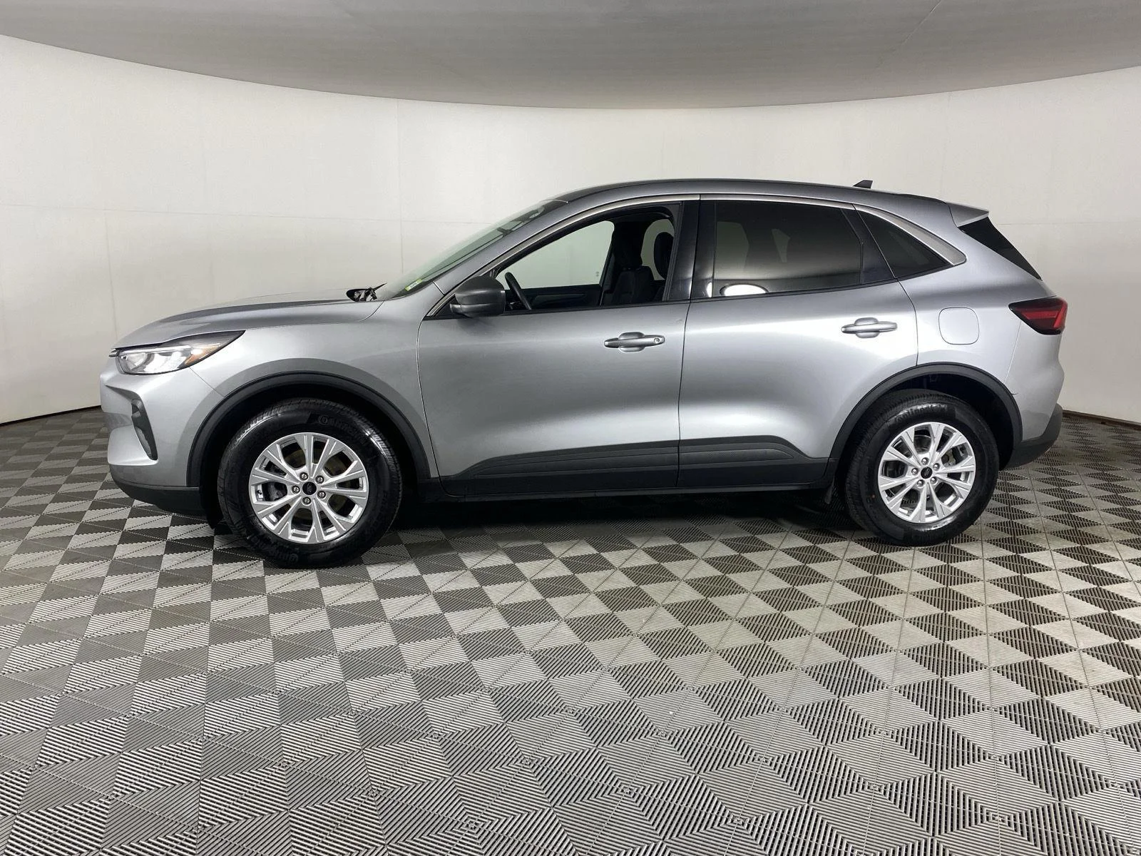 Used 2023 Iconic Silver Ford Active image 7