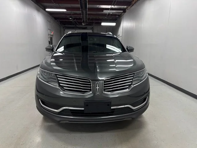 Used 2018 Gray Lincoln Reserve image 2