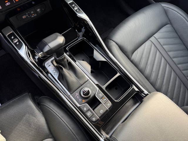Used 2025 Wolf Gray Kia X-Line SX Prestige image 18