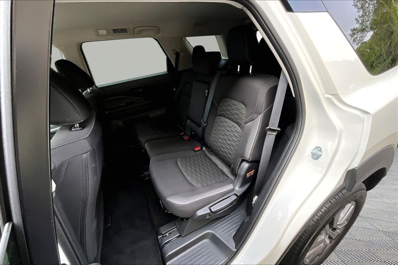 Used 2025 Glacier White Nissan SV image 21