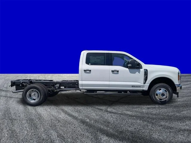 New 2026 White Ford XLT image 2