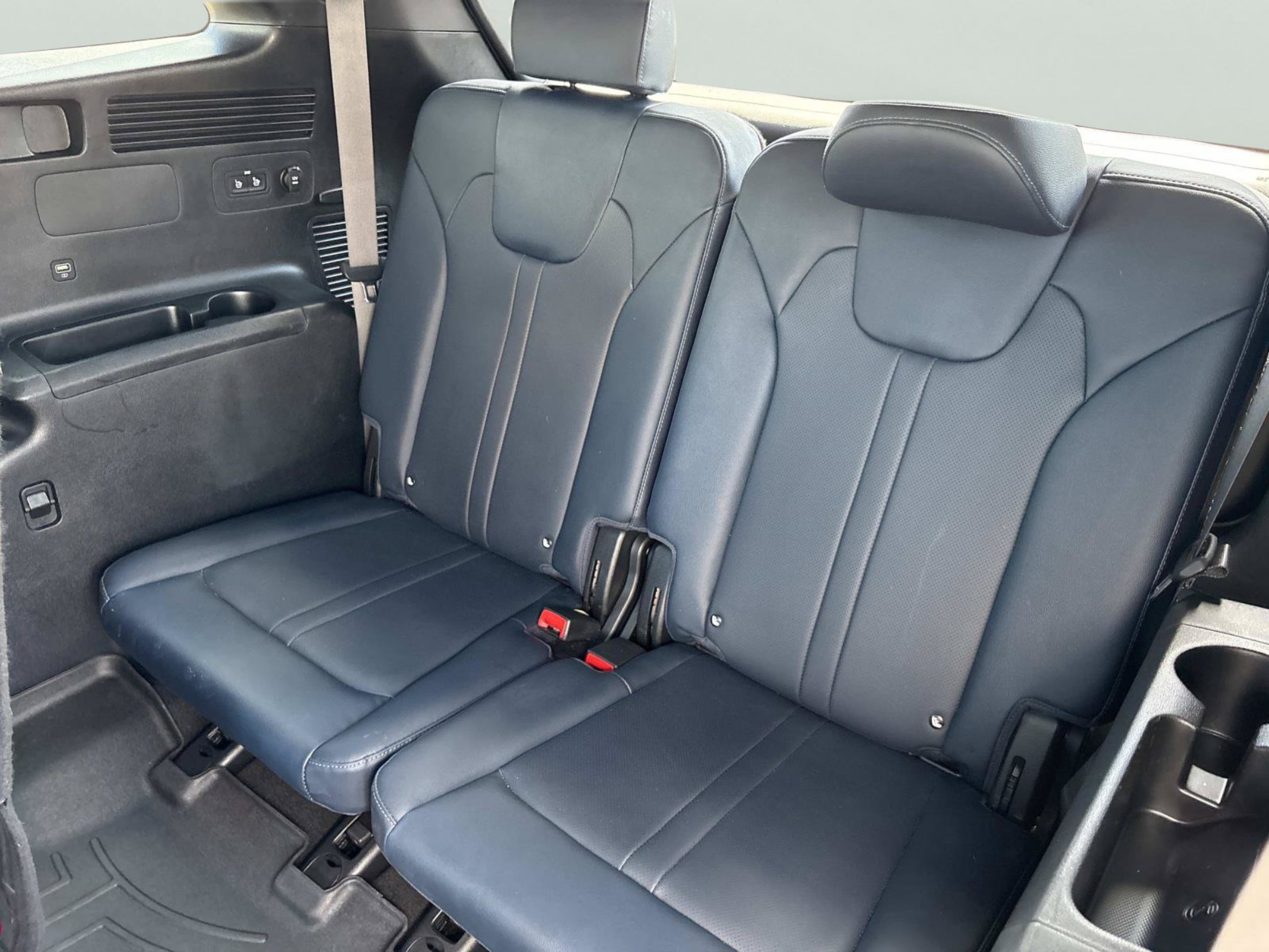 Used 2022 Silky Silver Kia SX Prestige image 15