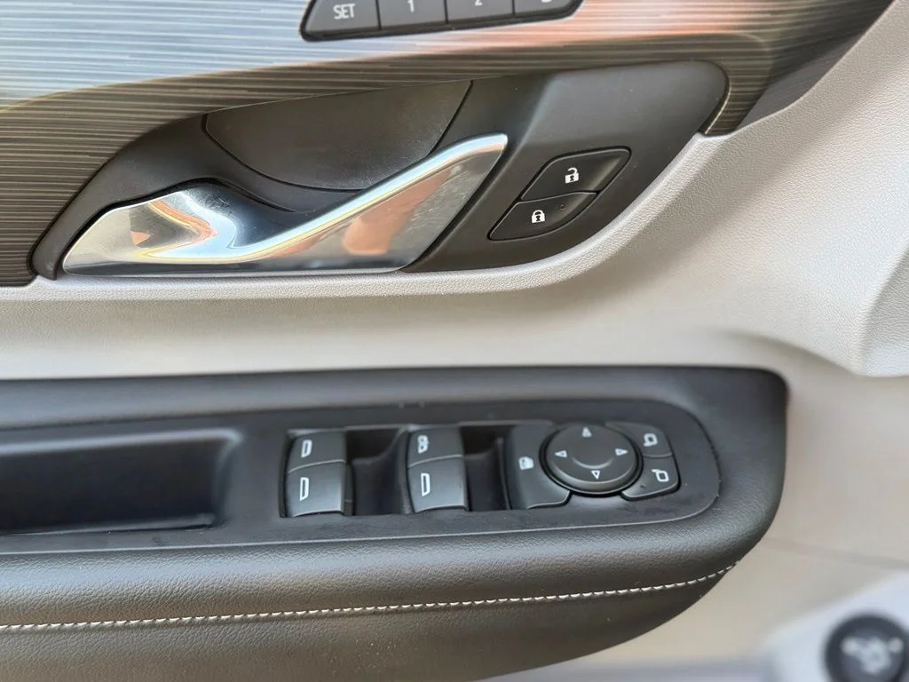 Used 2023 Silver GMC SLT image 31