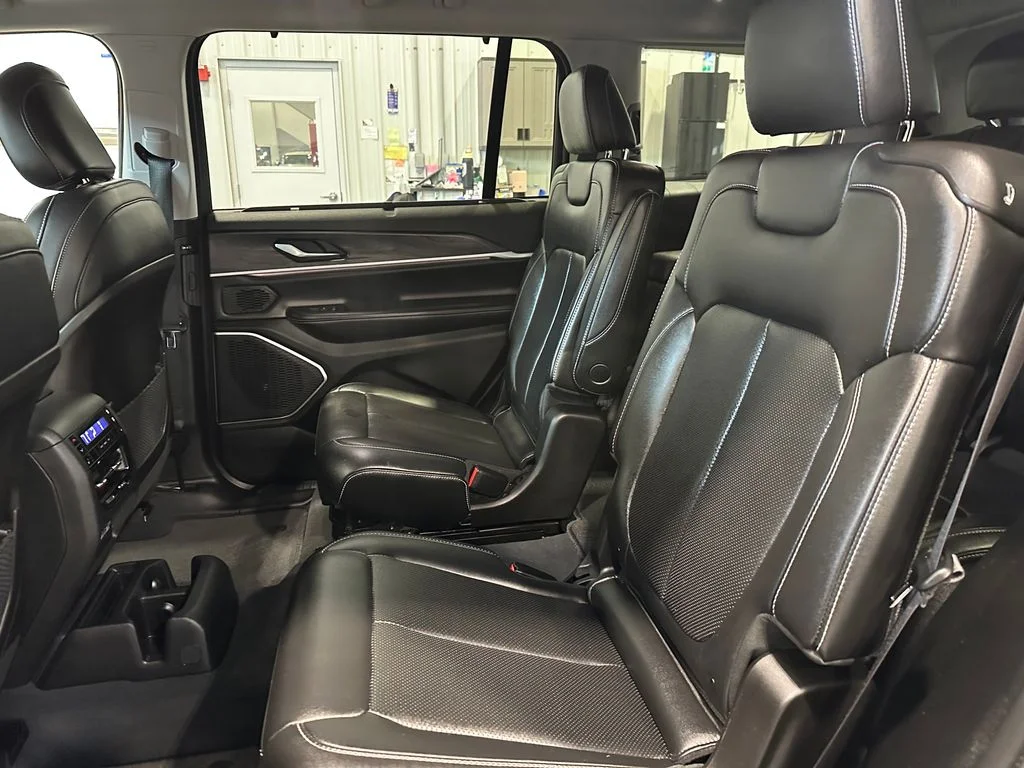 Used 2023 Gray Jeep Limited image 27