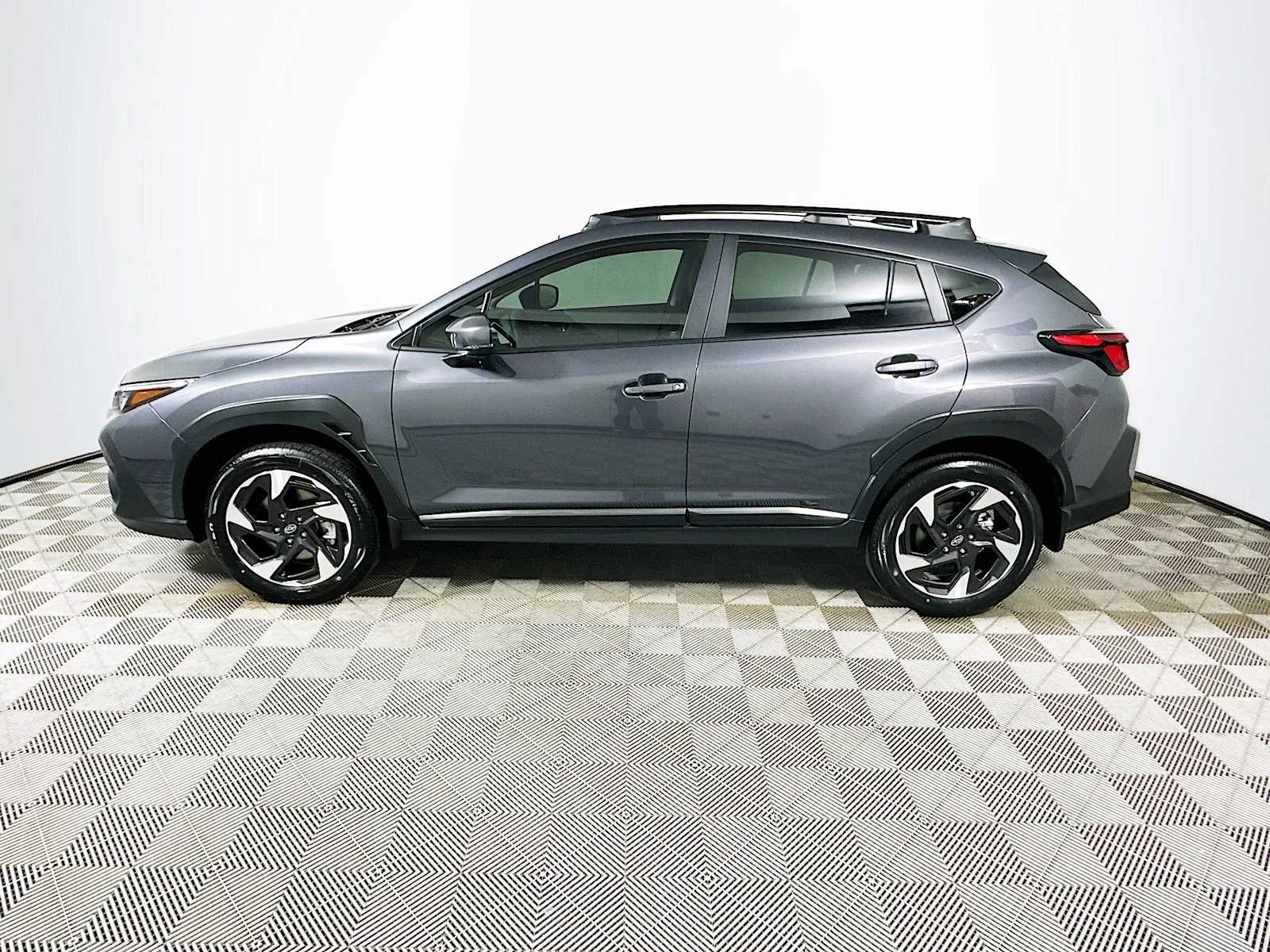 New 2026 MAGNETITE GRAY PEARL Subaru Limited image 4