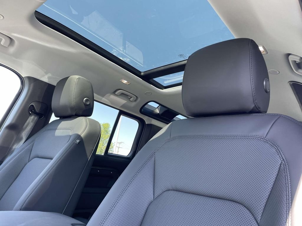 New 2026 Woolstone Green Land Rover S image 16