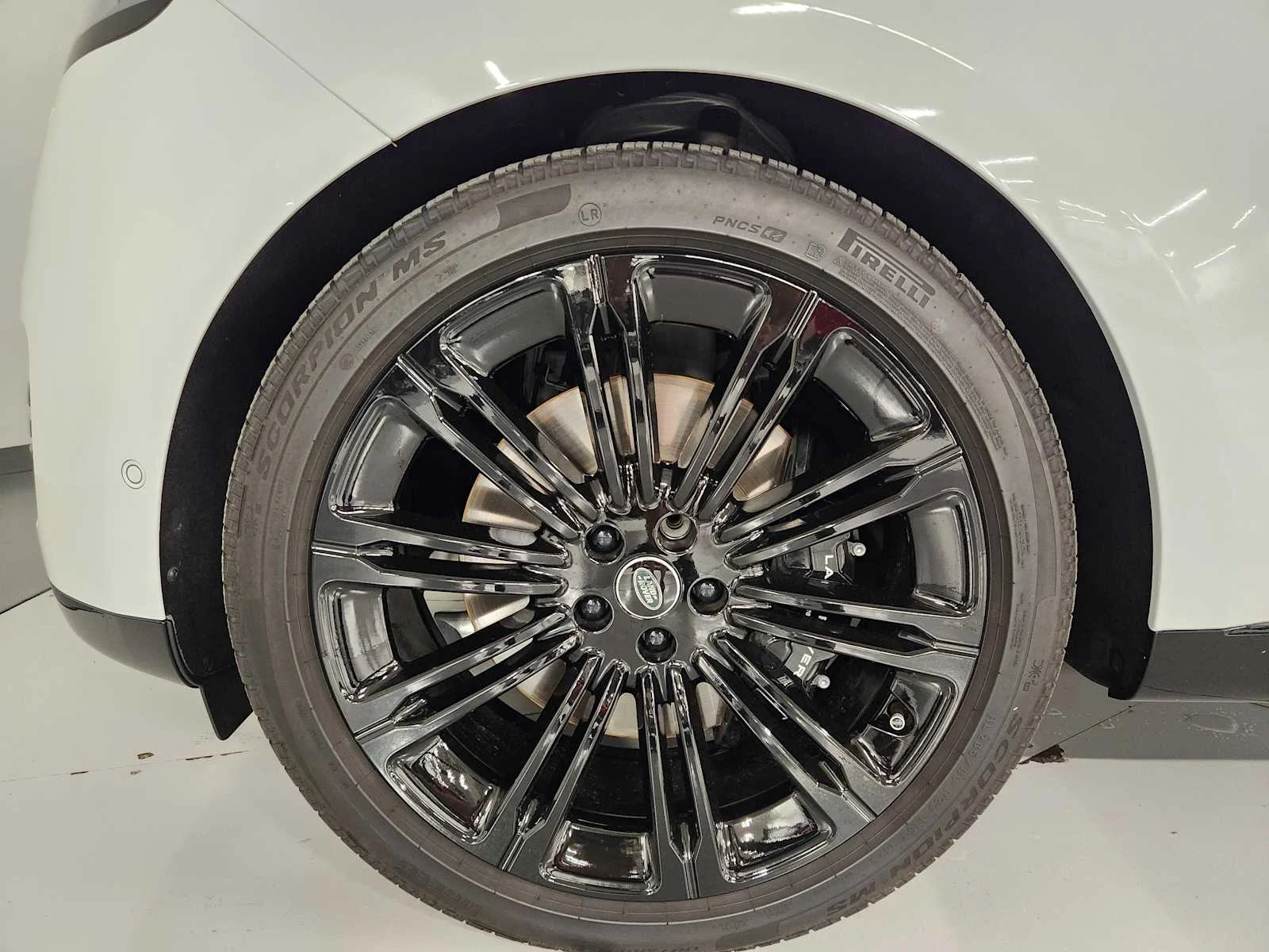 Used 2025 Fuji White Land Rover Autobiography - P530 SWB image 11