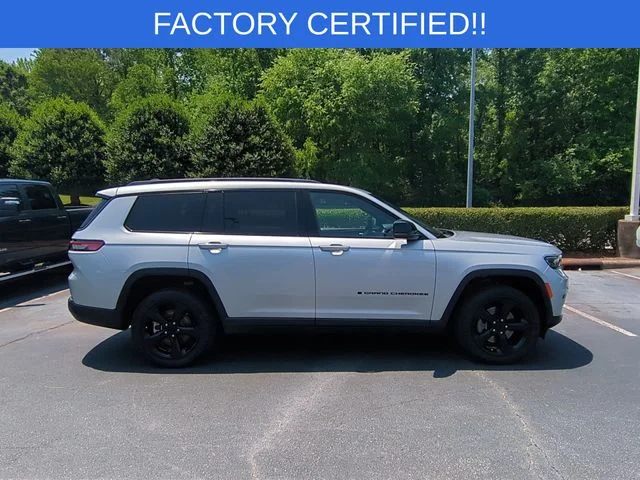 Used 2023 Silver Jeep Altitude image 6