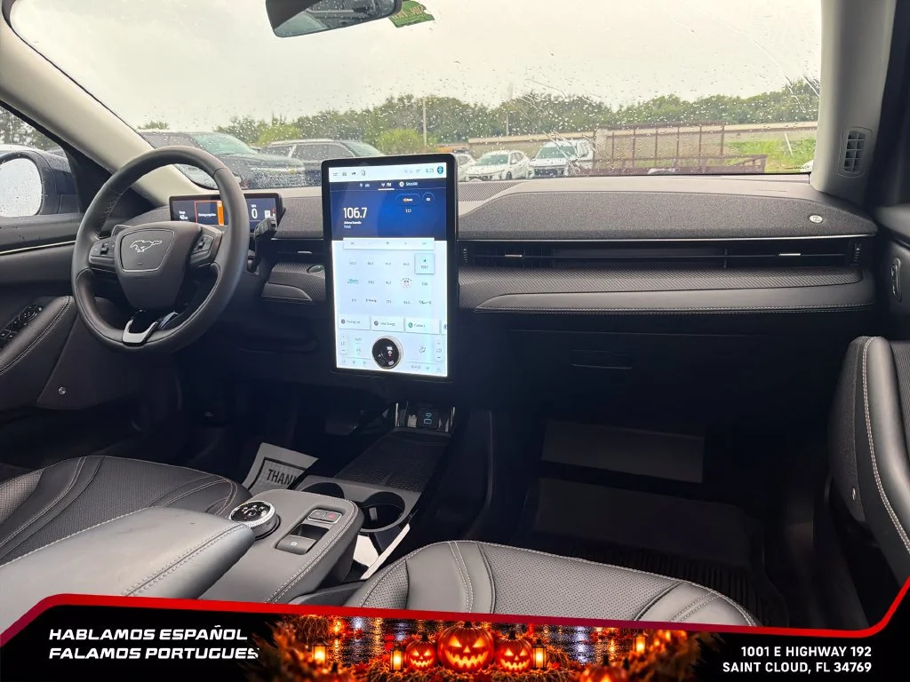 Used 2022  Ford Premium image 29