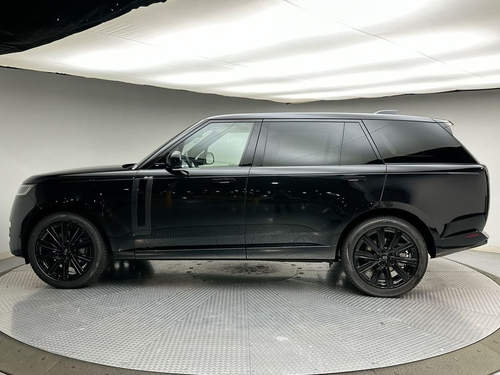 New 2027 Santorini Black Land Rover SE image 2