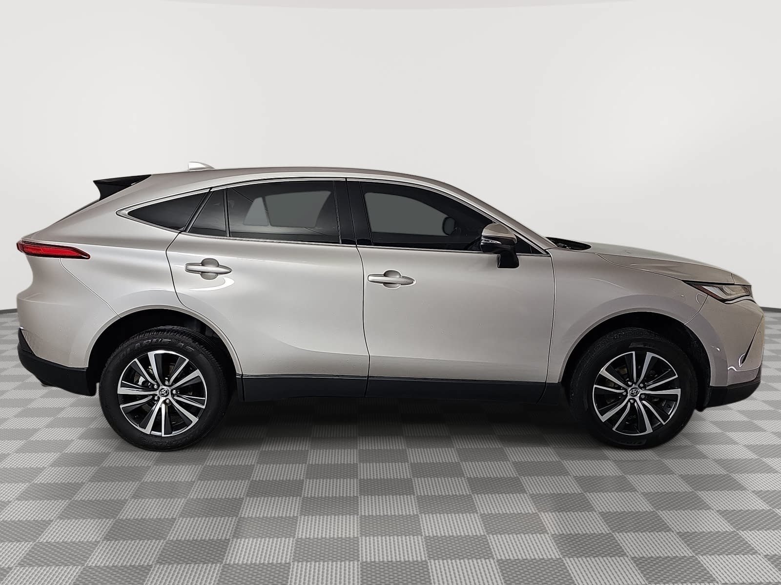 Used 2023 Silver Toyota LE image 9