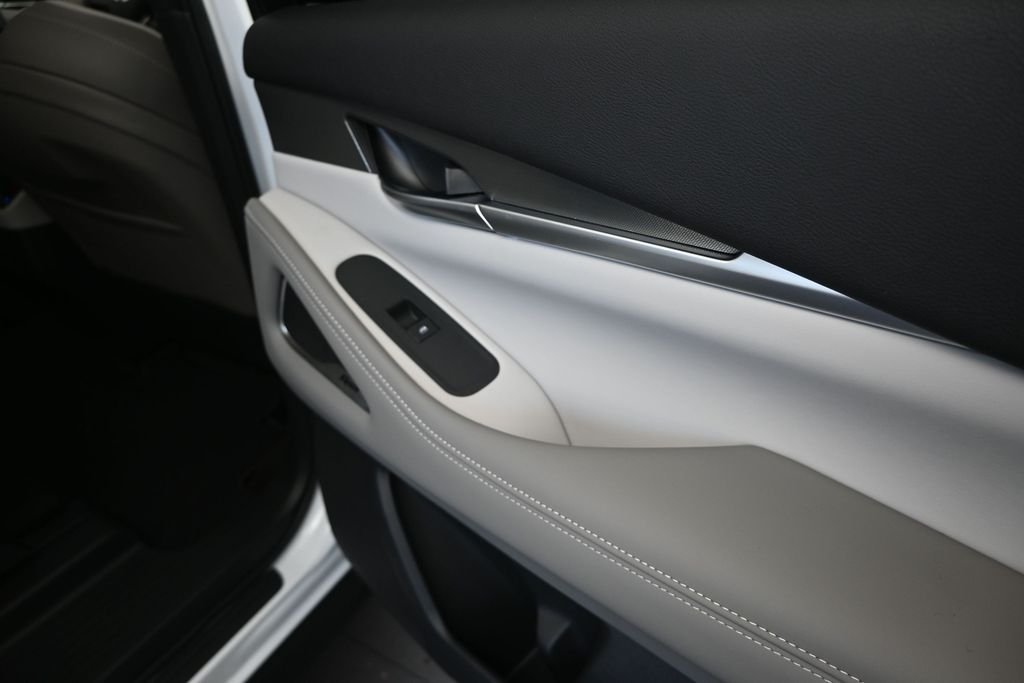 New 2027 RADIANT WHITE INFINITI Luxe FWD image 22
