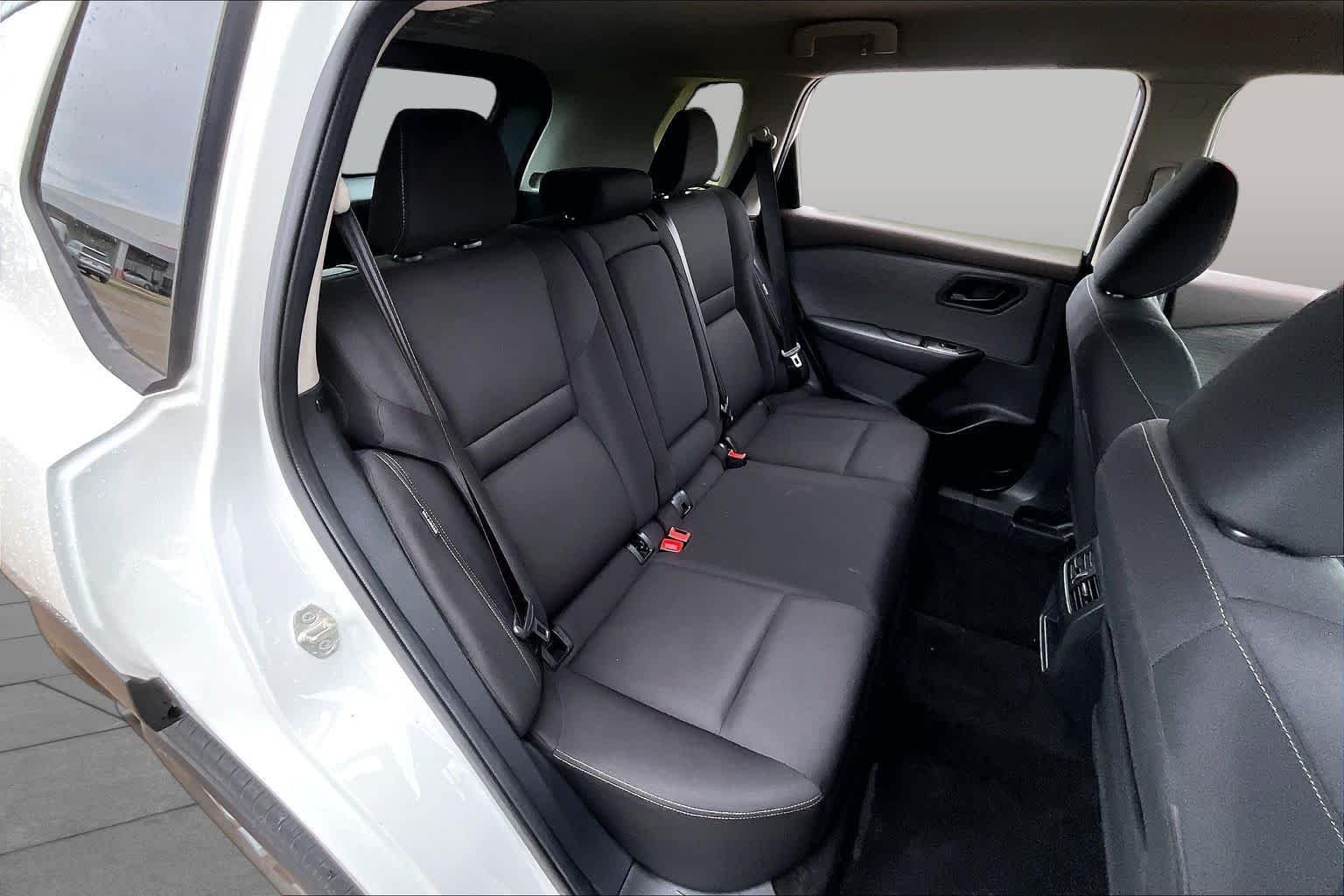 Used 2023 Glacier White Nissan S image 20