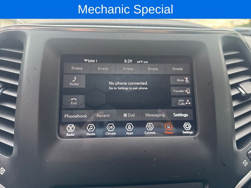 Used 2019 Green Jeep Latitude image 22