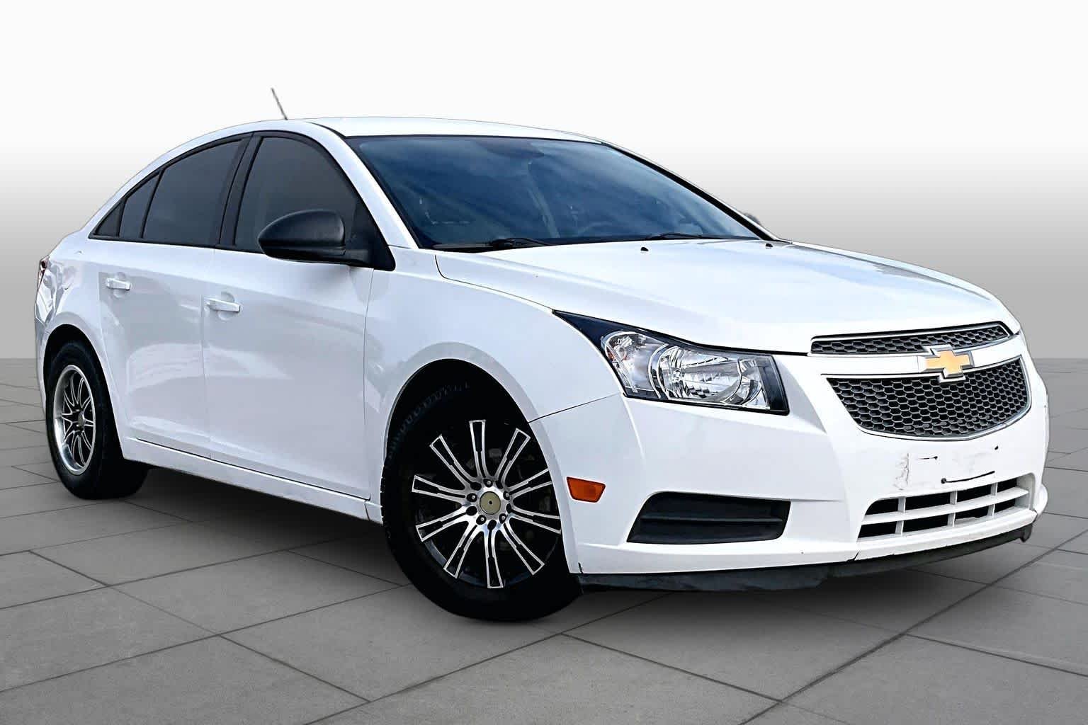 Used 2014 Summit White Chevrolet LS image 3