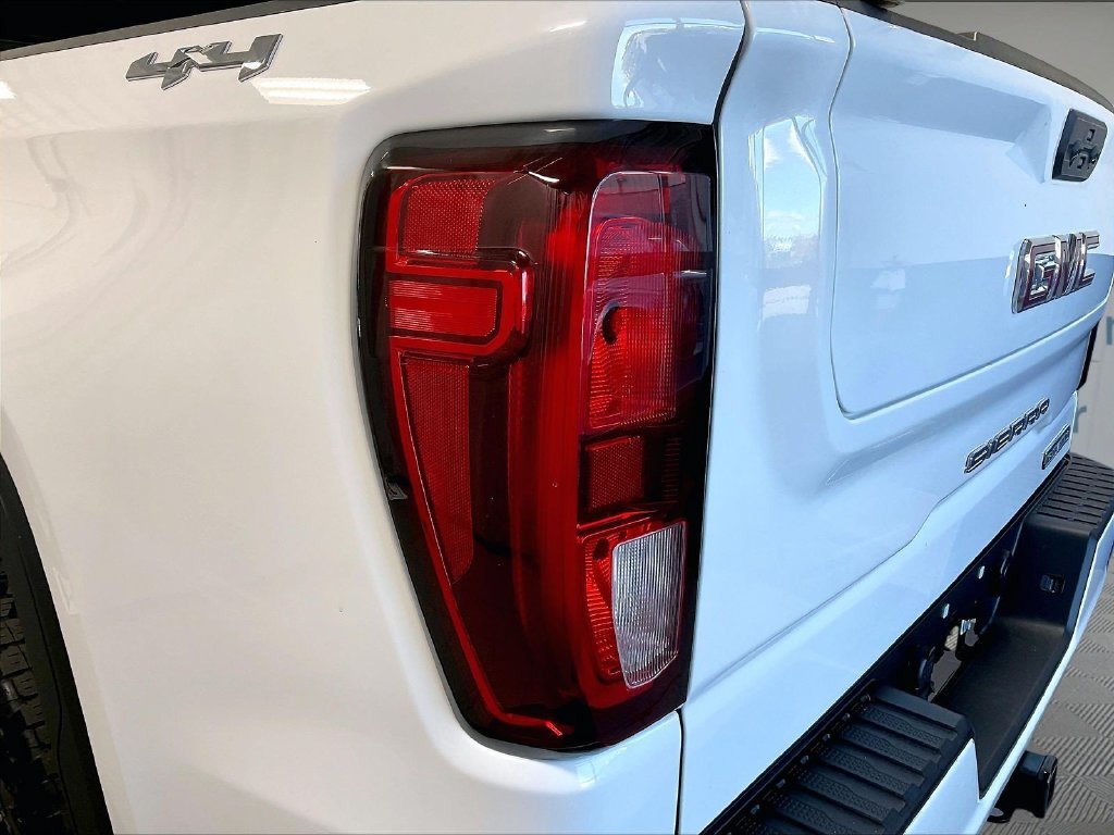 Used 2024 White GMC Elevation image 34