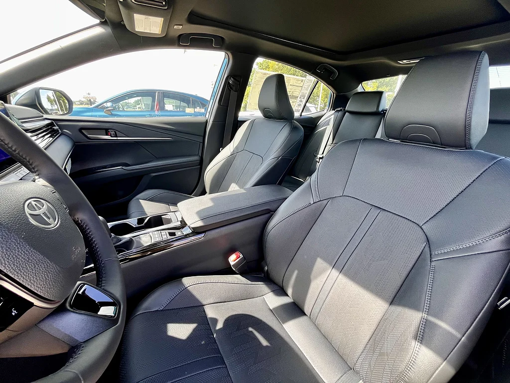 2026 Toyota Camry XSE - Photo 8
