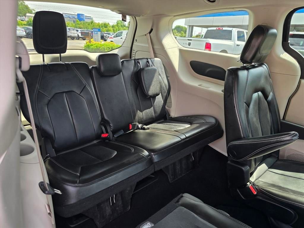 Used 2023 Black Chrysler Touring L image 14