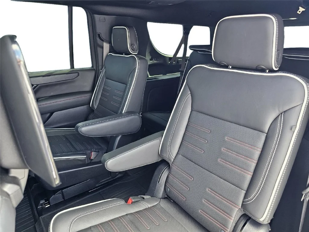 Used 2025 Onyx Black GMC AT4 Ultimate image 36