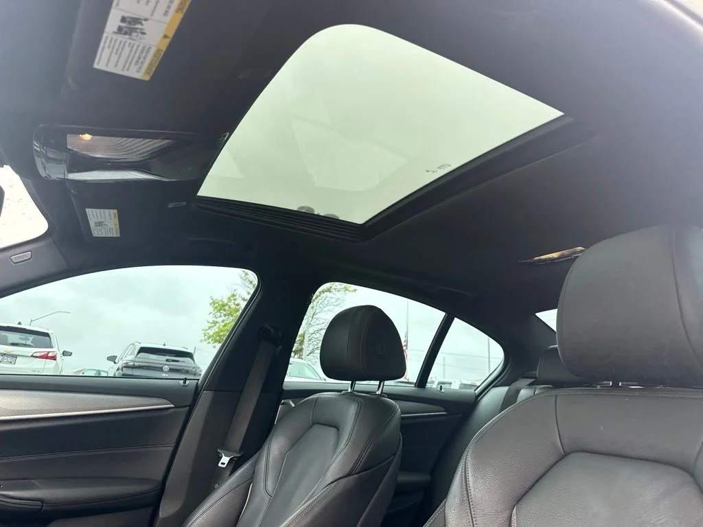 Used 2019 Alpine White BMW 540i xDrive image 36