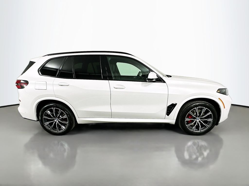 New 2026 Mineral White Metallic BMW xDrive40i image 4