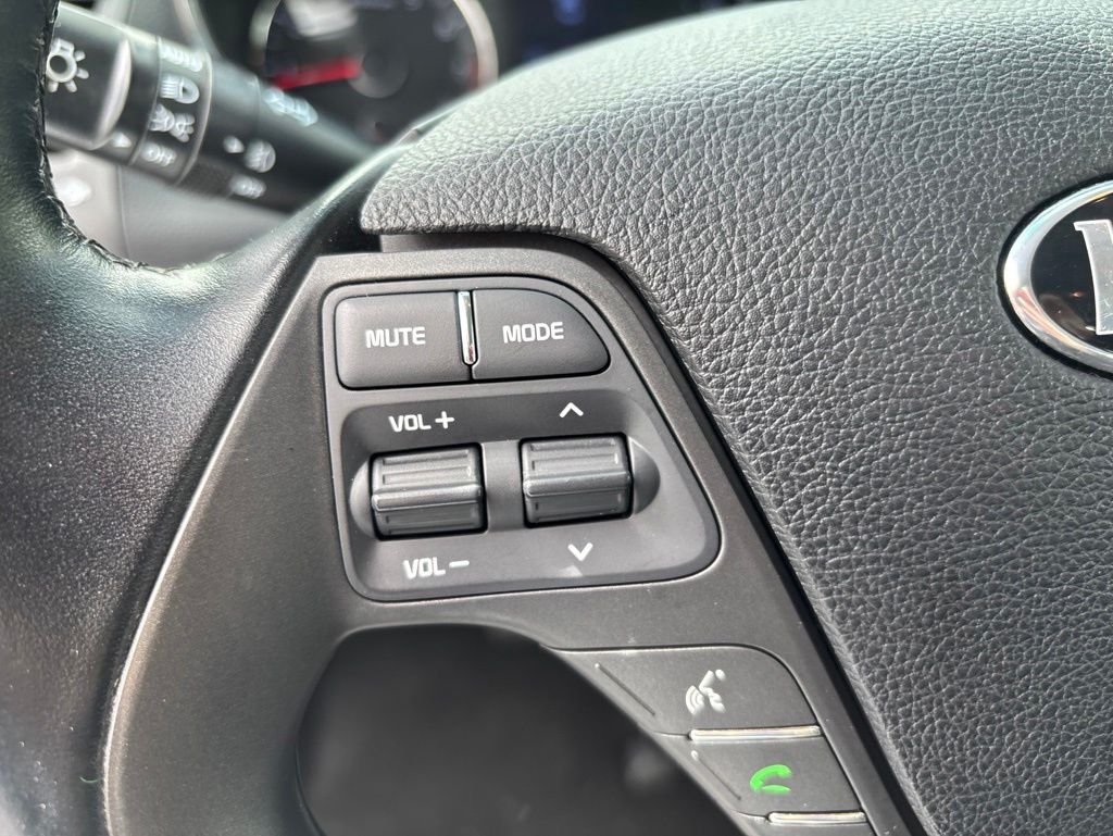 Used 2015 Gray Kia EX image 25