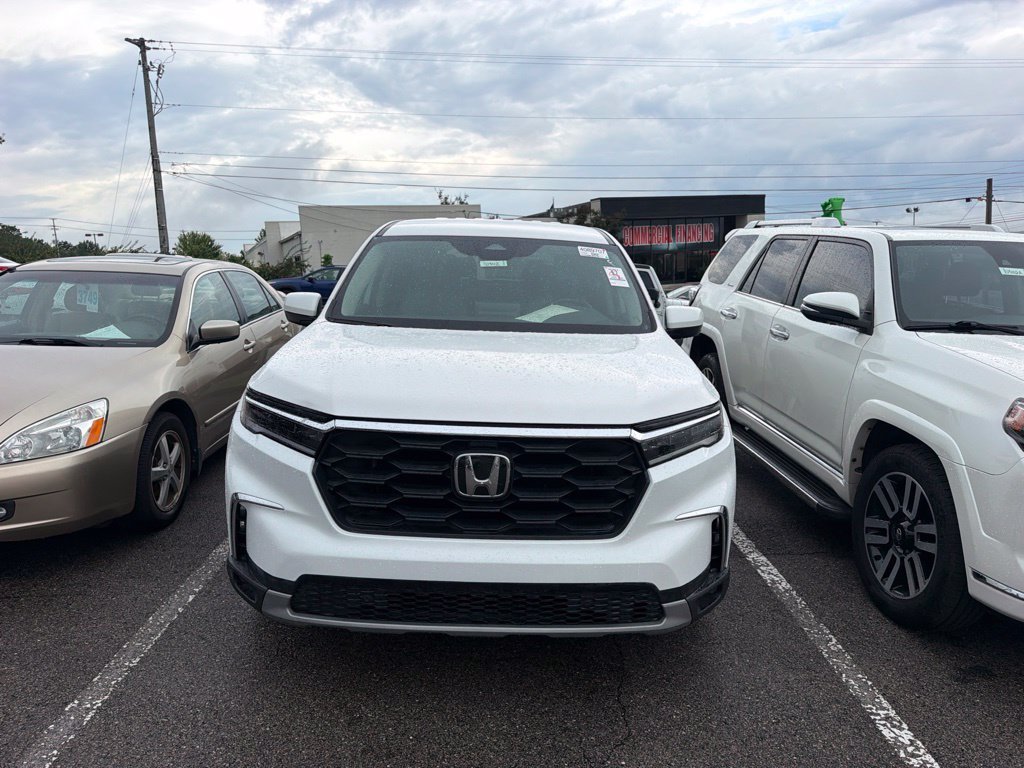 Used 2024 White Honda EX-L 8 Passenger image 2