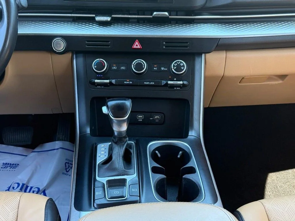 Used 2024 White Kia LX image 14