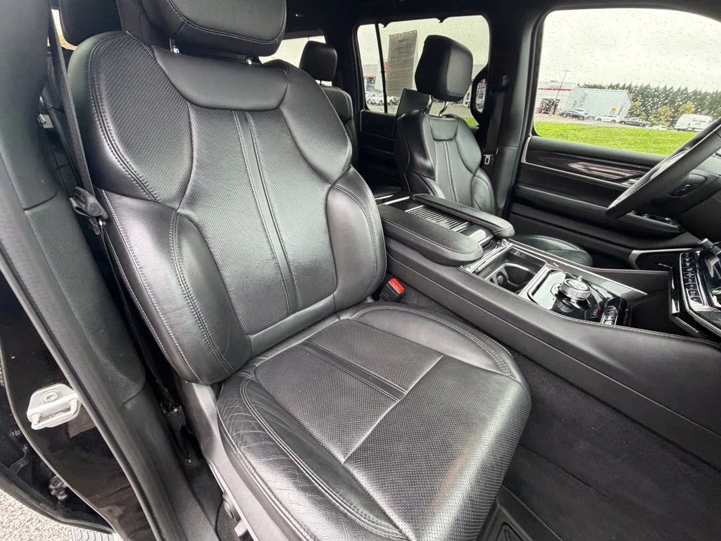 Used 2022 Diamond Black Cry Jeep Series I image 40
