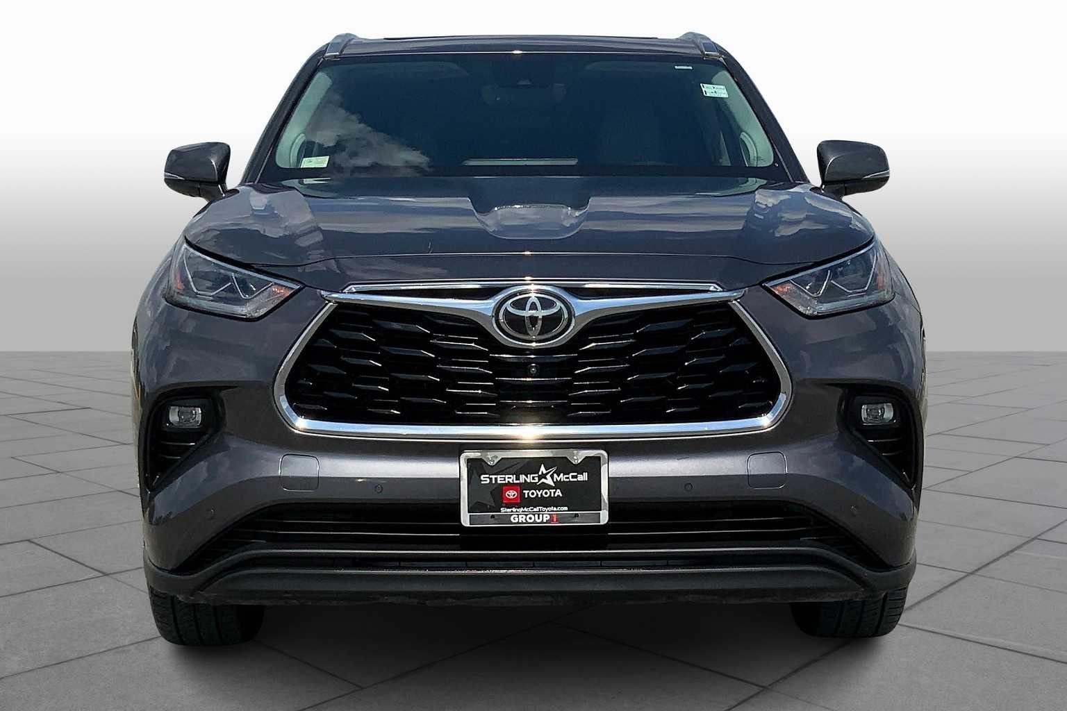 Used 2020 Magnetic Gray Metallic Toyota Limited image 4