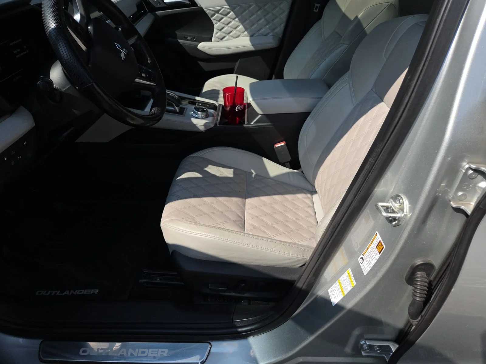 Used 2023 Silver Mitsubishi SEL image 10
