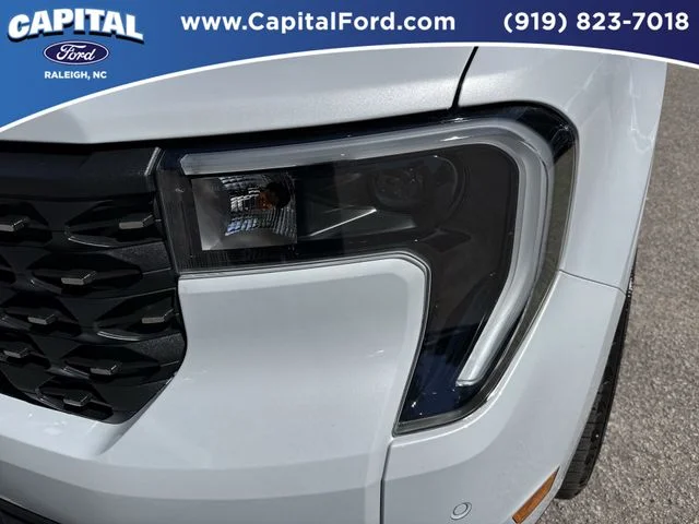Used 2025 White Ford Lariat image 9