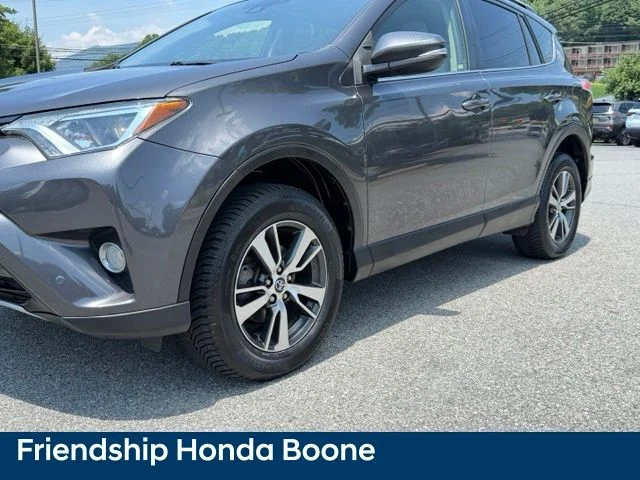 Used 2018 Gray Toyota XLE image 9