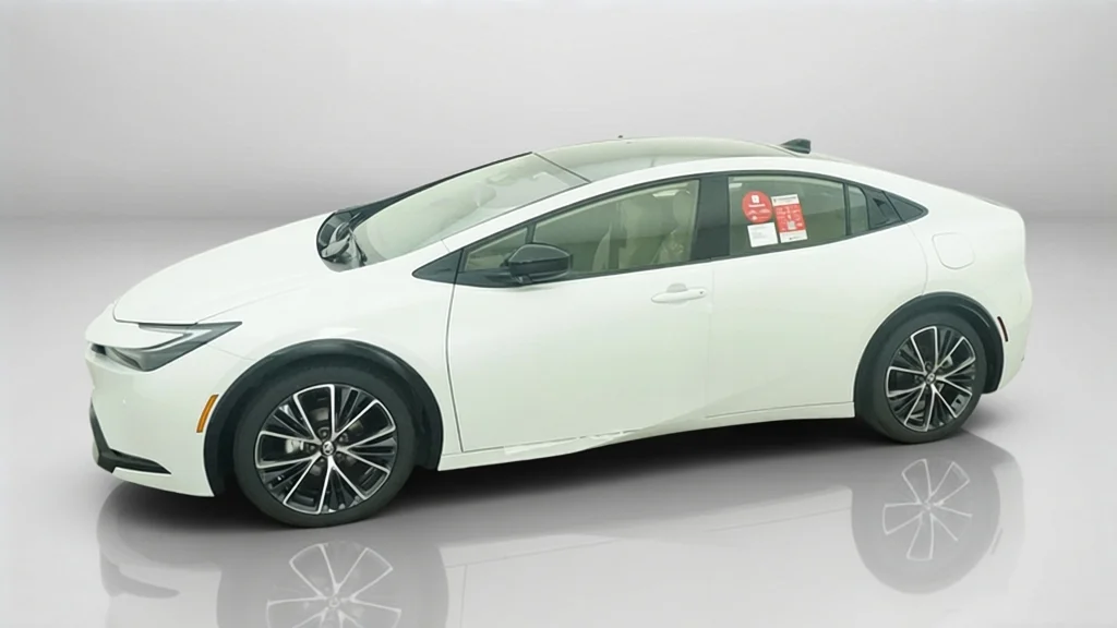 New 2027 Wind Chill Pearl Toyota XLE image 3