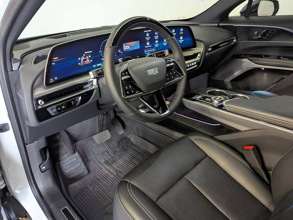 Used 2025 White Cadillac Luxury image 37