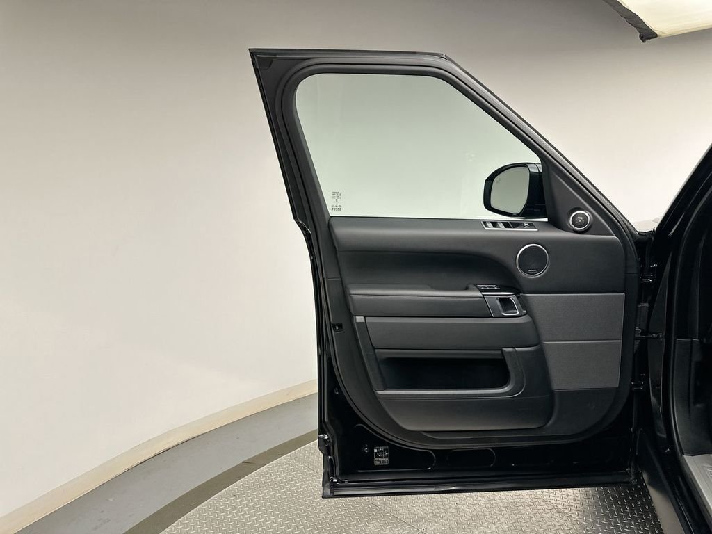Used 2022 Santorini Black Metallic Land Rover HSE Silver Edition image 21